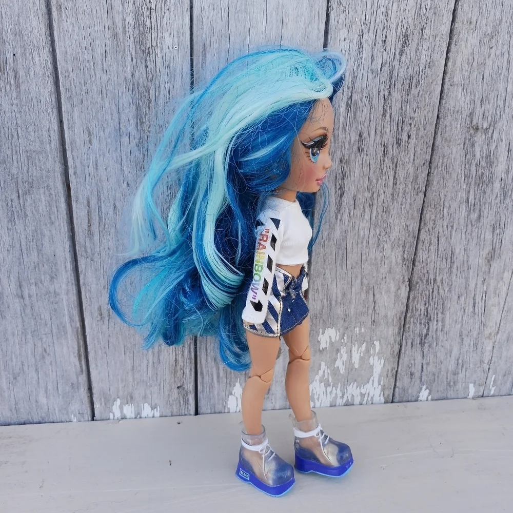 MGA Rainbow High Skyler Bradshaw‎ Fashion Doll - Blue (HANDS ARE MISSING)